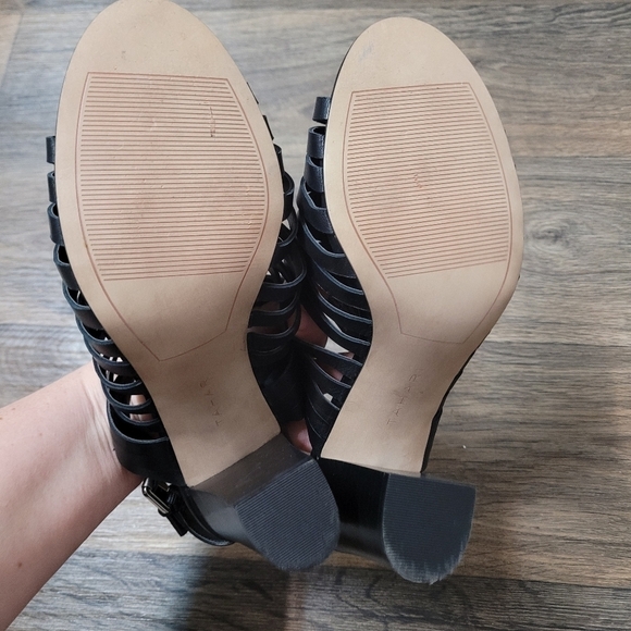 Tahari Makailyn black heel leather sandal size 10 - Picture 4 of 6